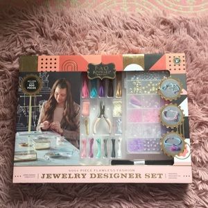 F•A•O SCHWARZ  500+ PIECE JEWELRY DESIGNER SET